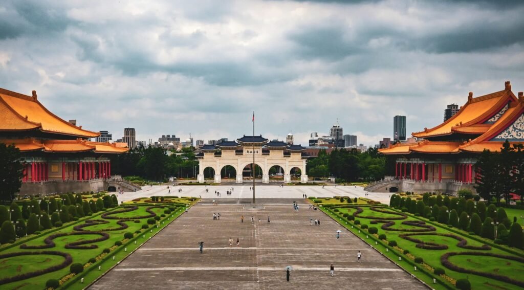 Quel rumore di fondo nel cielo di Taipei. La fortezza di silicio e la pazienza del nemico kd1fzxrluphujltyey8t